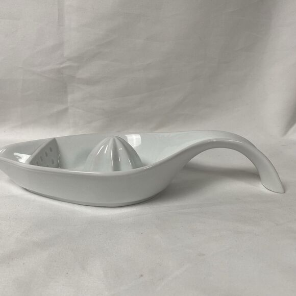Simple Dining White Ceramic Porcelain Manual Citrus Juicer - Picture 4 of 12